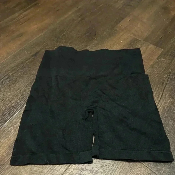 NWOT FIT  SHAPING SHORTS M - Picture 4 of 4